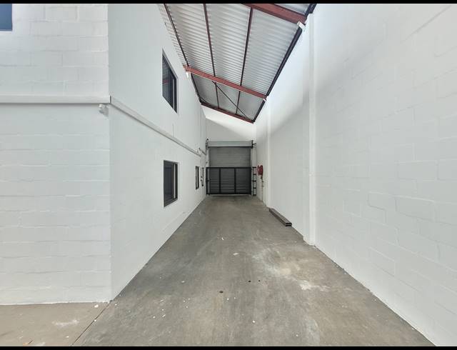 567M² WAREHOUSE TO LET IN STIKLAND INDUSTRIAL